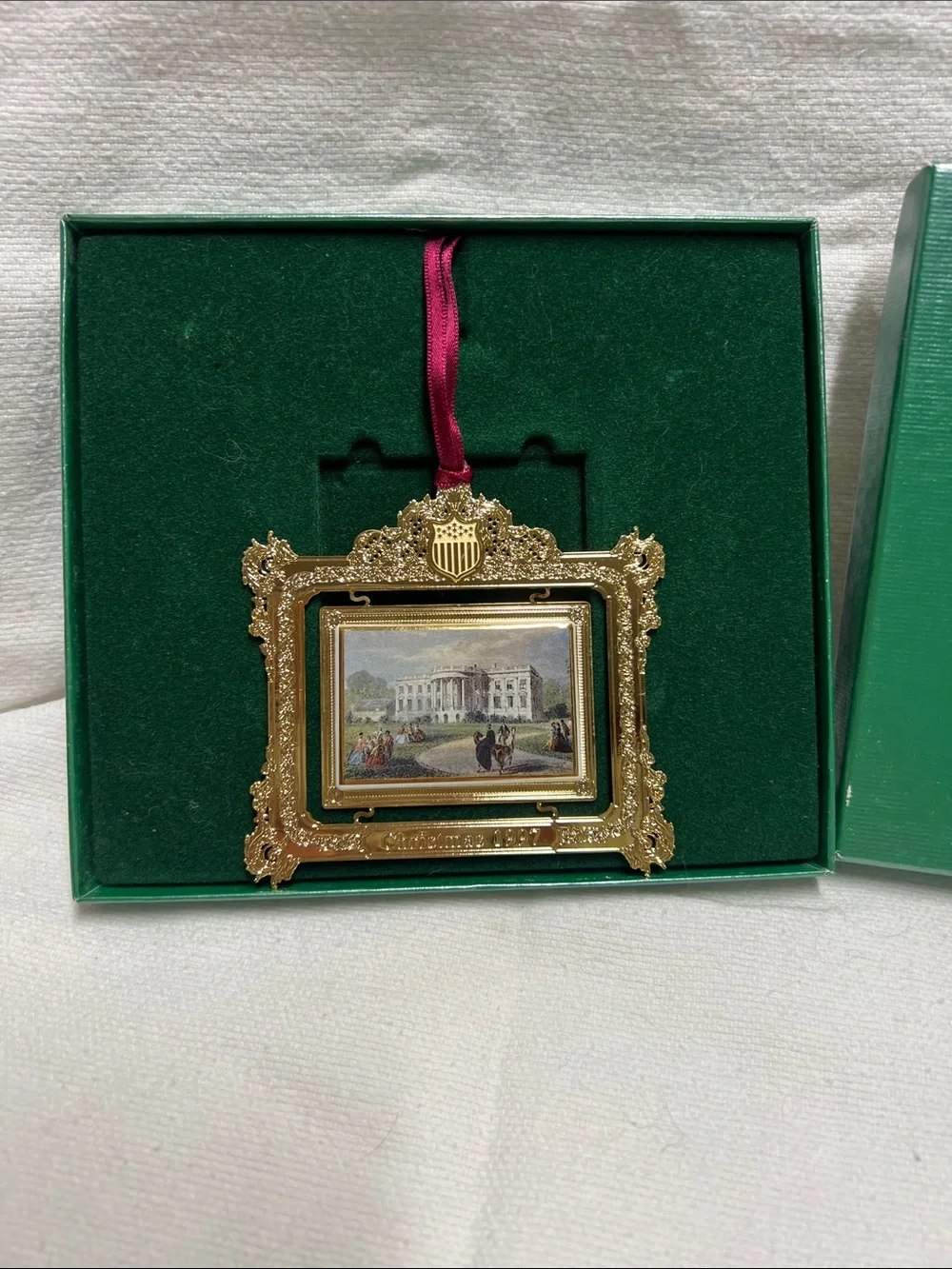 Gold Frame White House Ornament - Unbranded 1997 Vtg collection